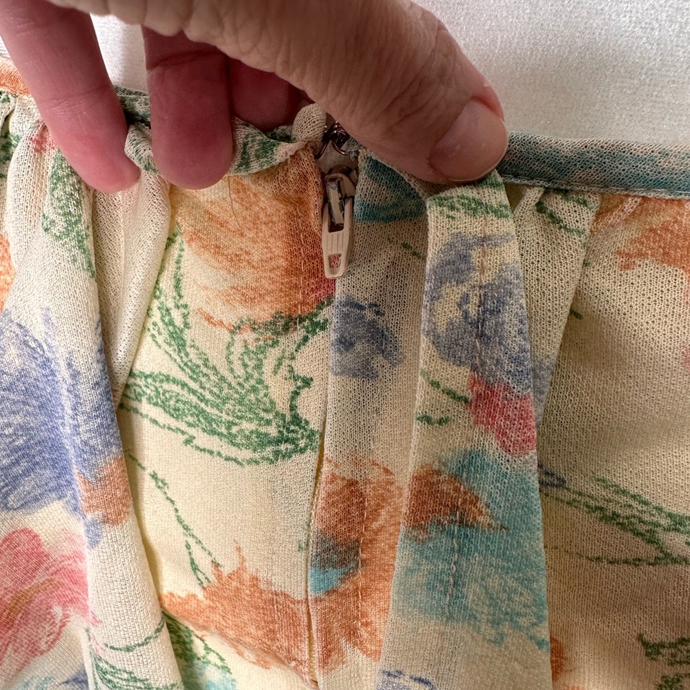 Vintage 70s handmade Floral Pleated Midi Dress in Cream with Pastel Blooms - Picture 13 of 13